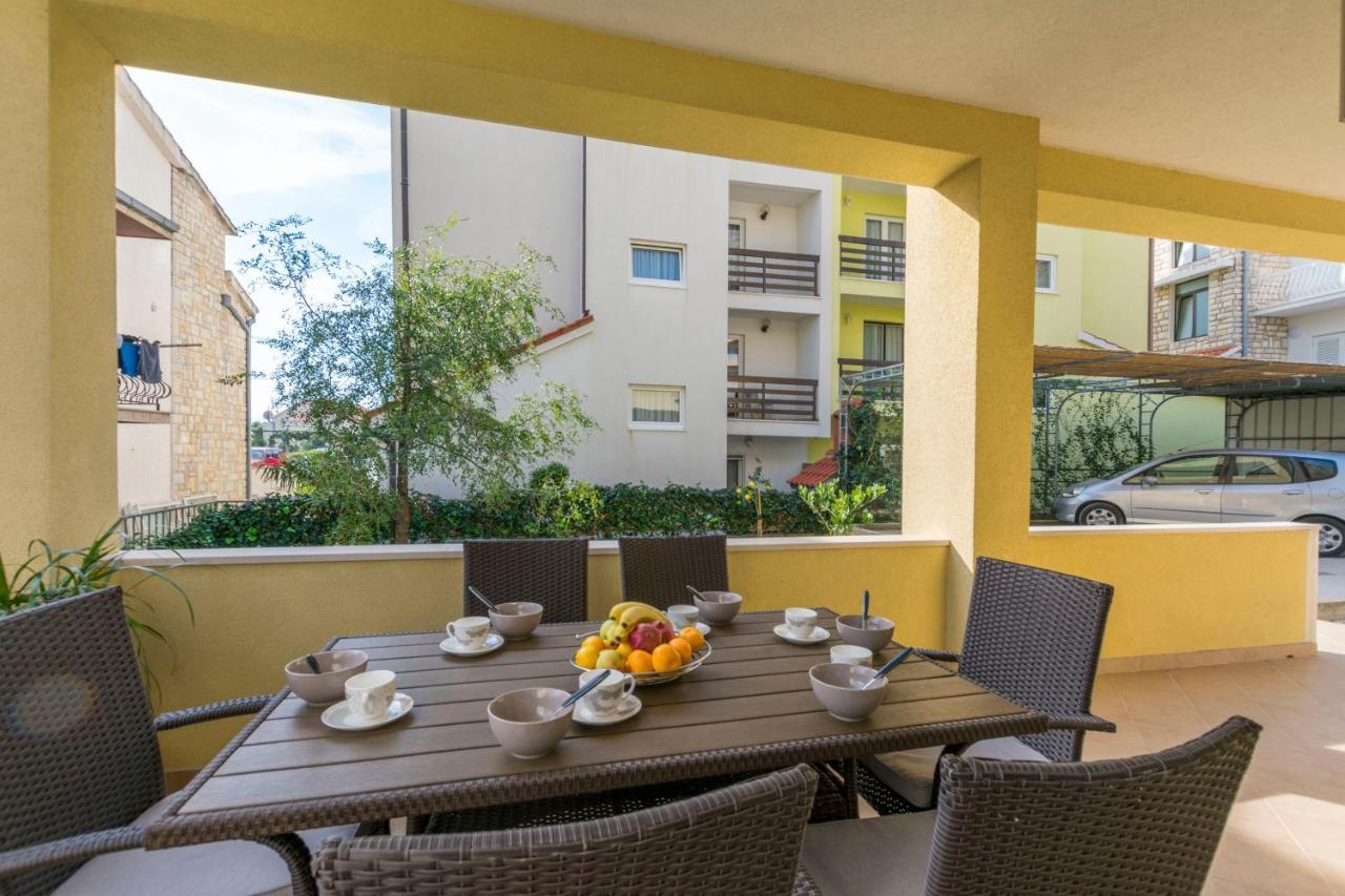 Apartment Dora Duće Exterior foto